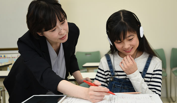 読むだけではなく語彙や内容の確認テストで定着。